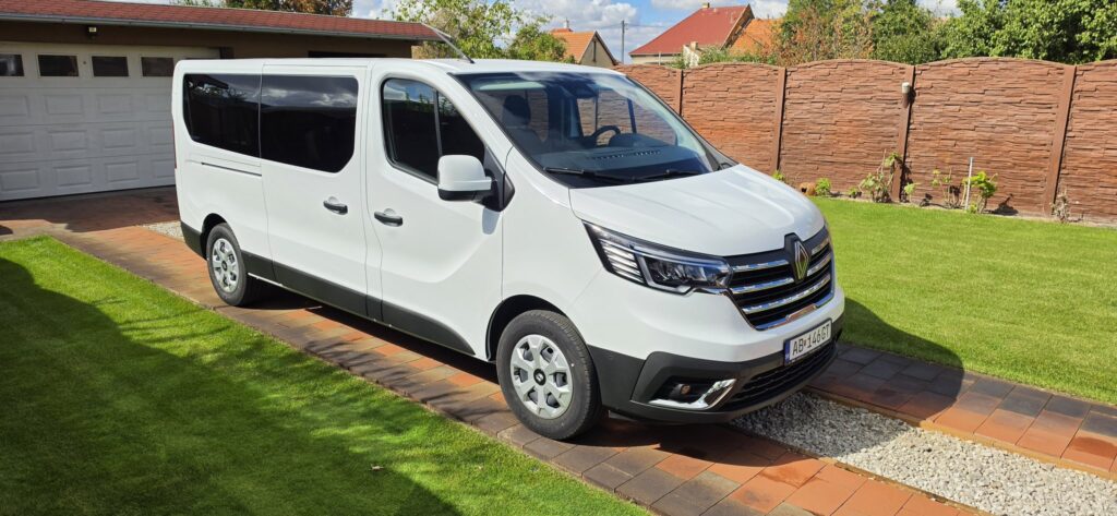Renault Trafic Passenger 2026 – pohľad spredu
