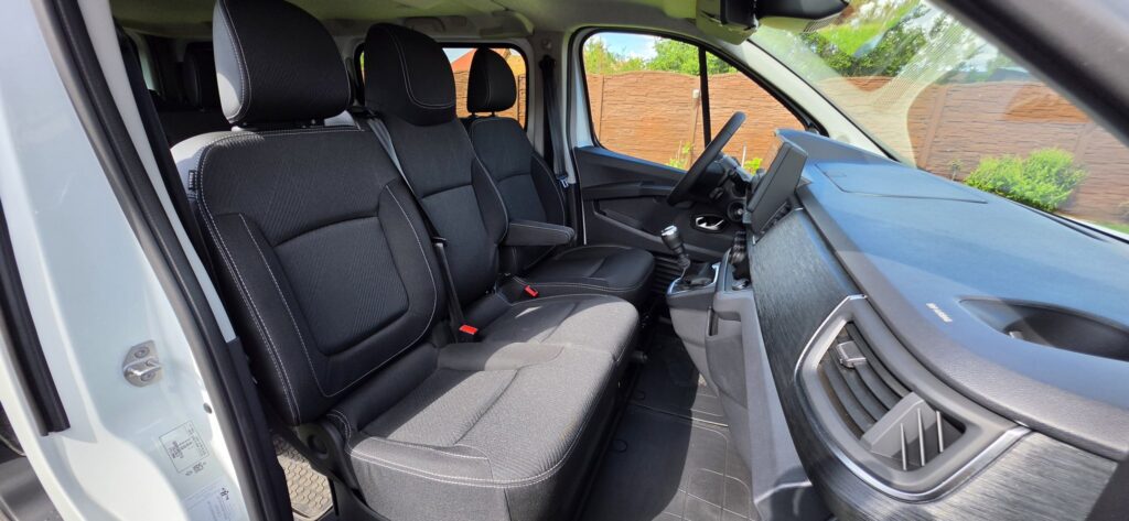 Renault Trafic Passenger – predné sedadlá