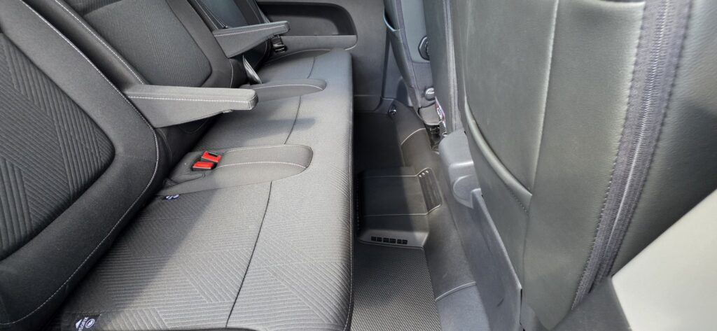 Renault Trafic Passenger – zadné sedadlá s lakťovými opierkami