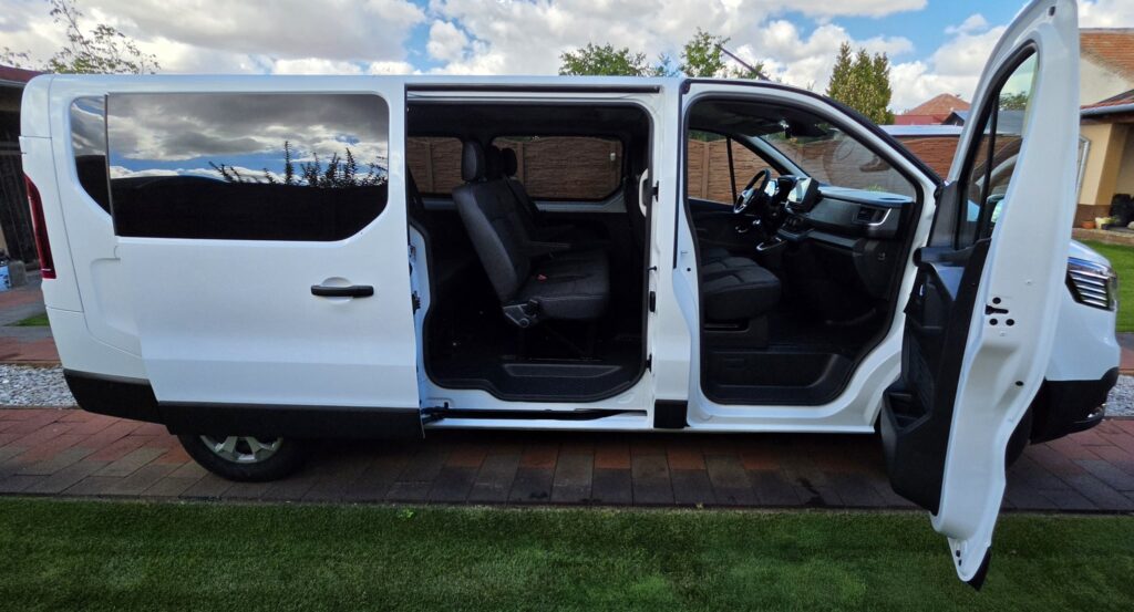 Renault Trafic Passenger – otvorené posuvné dvere